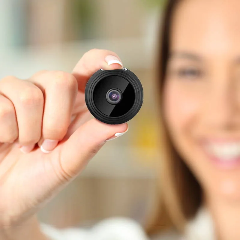 Camrix Pro, mini camera de securitate ținută în mână